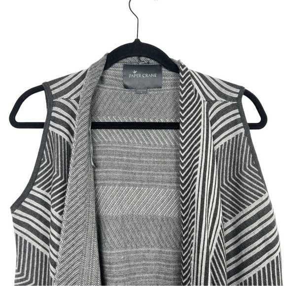Paper Crane Gray White Chevron Stripe Open Front Hi Low Sleeveless Sweater Small - Picture 3 of 8